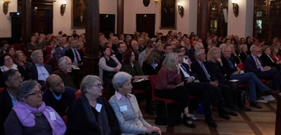 Audience in the hall of the Historisches Kaufhaus