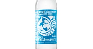 Bottle of Viva con Agua mineral water, the label reads "Diese Flasche löscht nicht nur deinen eigenen Durst" and "Für eine Welt ohne Durst!"