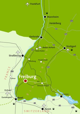 Map of the region around Freiburg in the Black Forest with motorways, railway lines and the airports Frankfurt, Baden AirPark, Straßbourg, Stuttgart, EuroAirport near Basel and Mulhouse, and Zürich; further places: Mannheim, Heidelberg, Karlsruhe, Baden Baden, Offenburg, Freudenstadt, Colmar, Donaueschingen, Konstanz, Bodensee, France and Switzerland