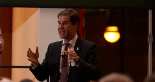 Mathis Wackernagel speaking at the public evening lecture