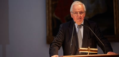 Klaus Töpfer speaking at a lectern