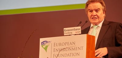 Man speaking at a lectern with the logo of the European Environment Foundation and a sign reading "Konzerthaus Freiburg"